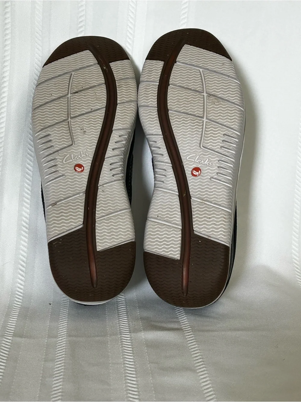 Clarks Unmaslow Easy Slip-On Shoes Loafers Navy White Mens 8 Perforated Casual